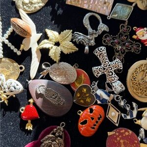 Large pendant lot